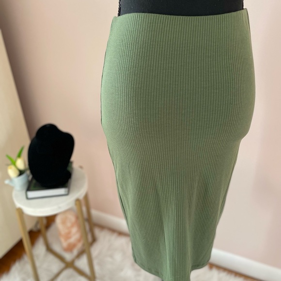 Army green pencil skirt - Picture 1 of 3